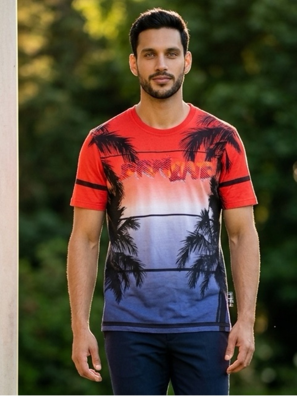 NWT Dreamland Men’s Red White Blue Palm Tree Short Sleeve Tee Shirt - Size Med